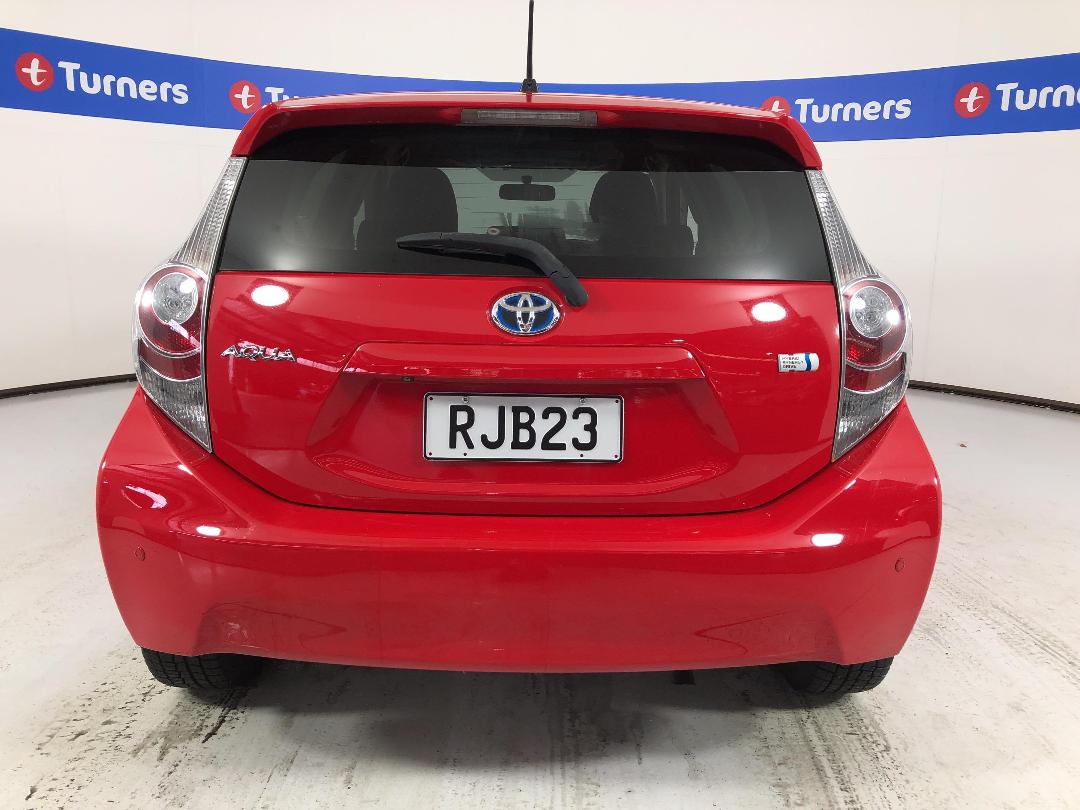 Photo '6' of Toyota Aqua Photo '6' of Toyota Aqua