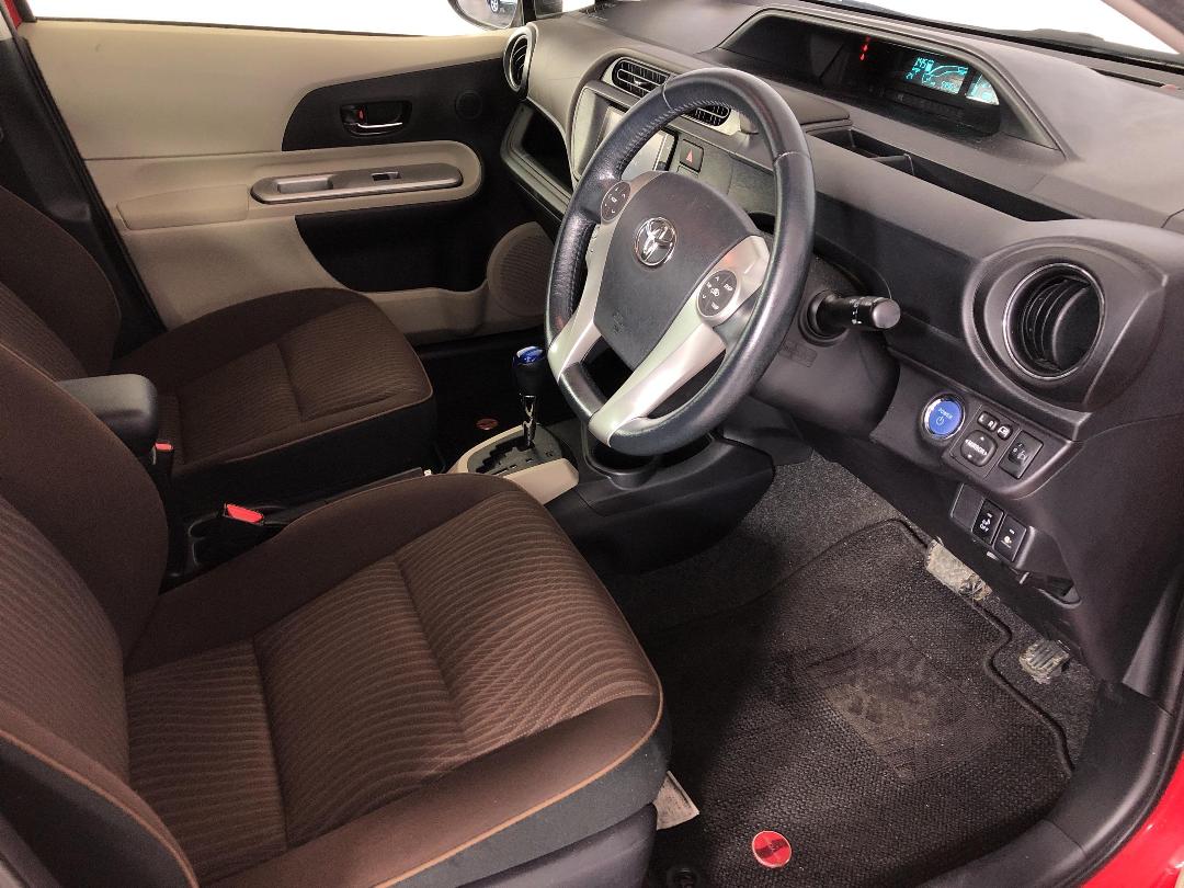 Photo '16' of Toyota Aqua Photo '16' of Toyota Aqua