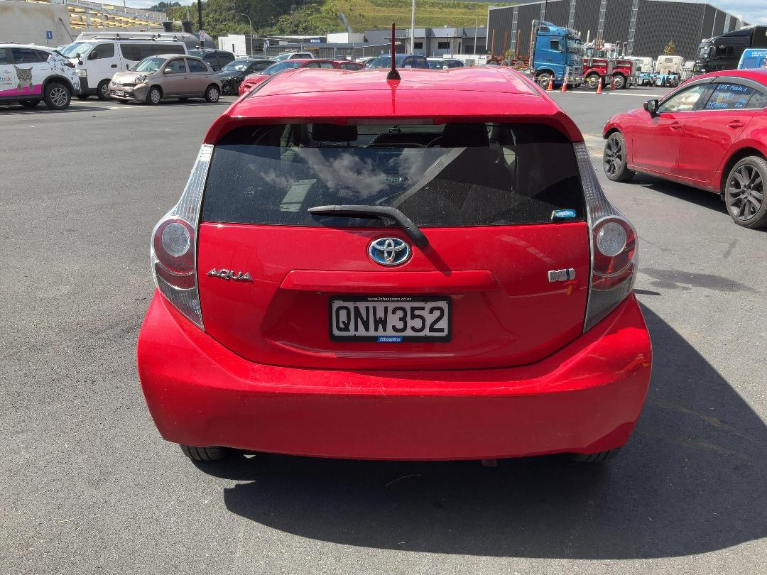 Photo '6' of Toyota Aqua