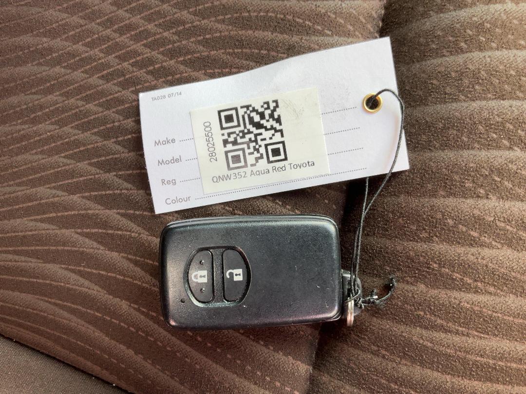 Photo '25' of Toyota Aqua