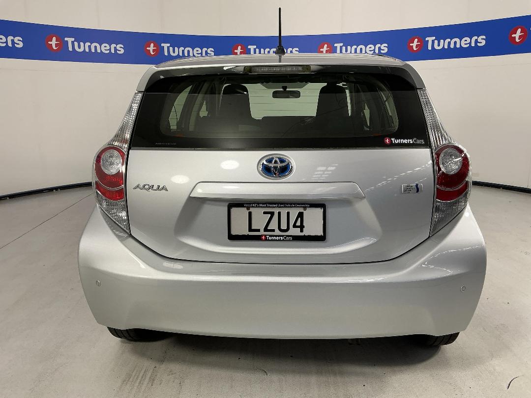 Photo '6' of Toyota Aqua