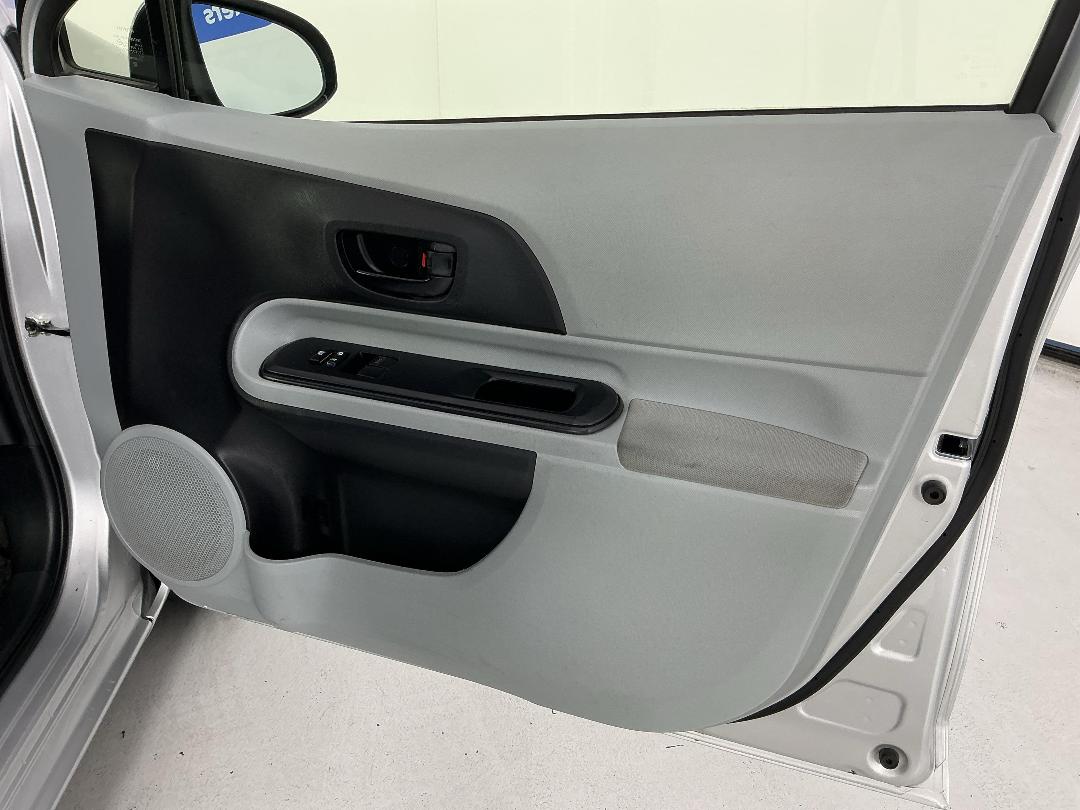 Photo '15' of Toyota Aqua