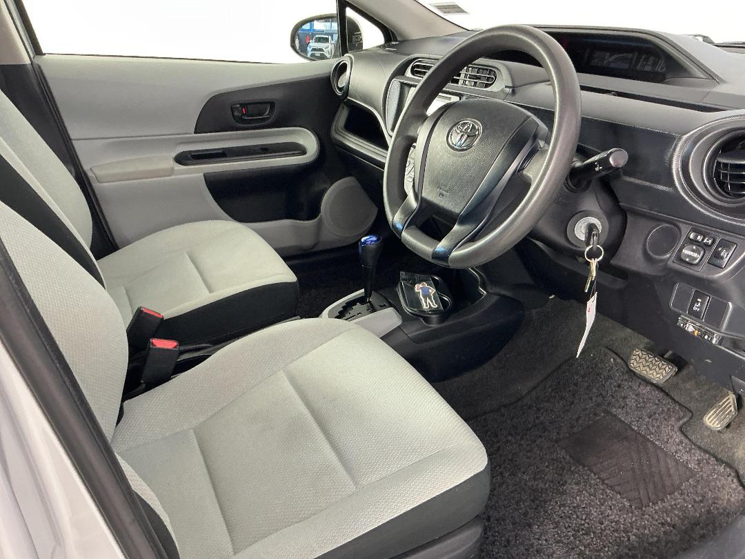 Photo '16' of Toyota Aqua