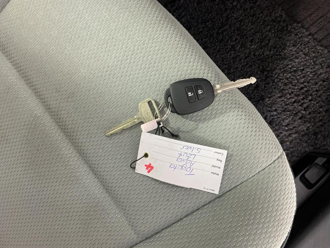 Photo '22' of Toyota Aqua