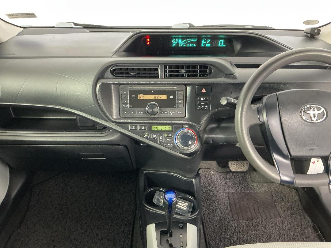 Photo '18' of Toyota Aqua