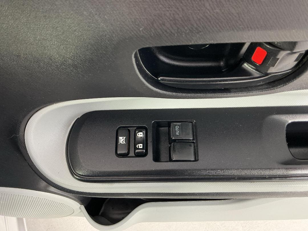 Photo '23' of Toyota Aqua