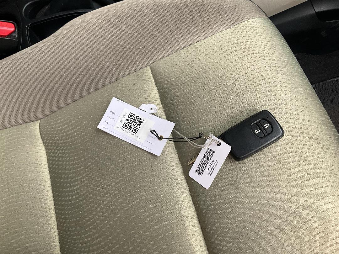 Photo '18' of Toyota Aqua