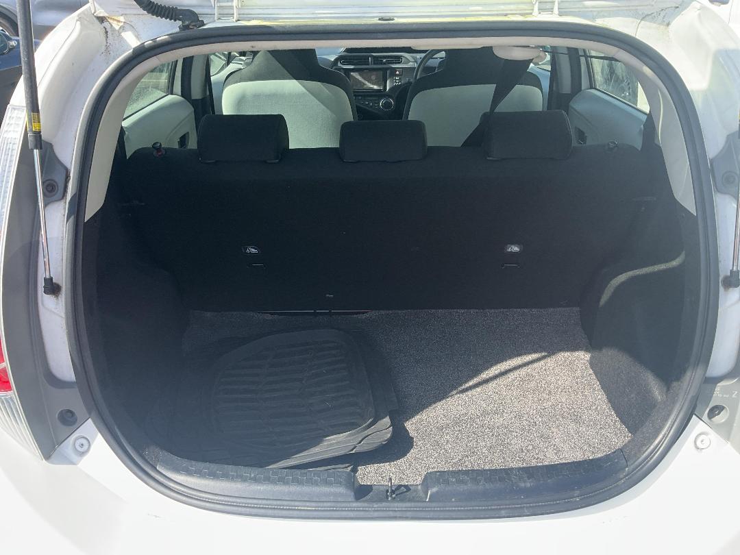 Photo '14' of Toyota Aqua Hybrid