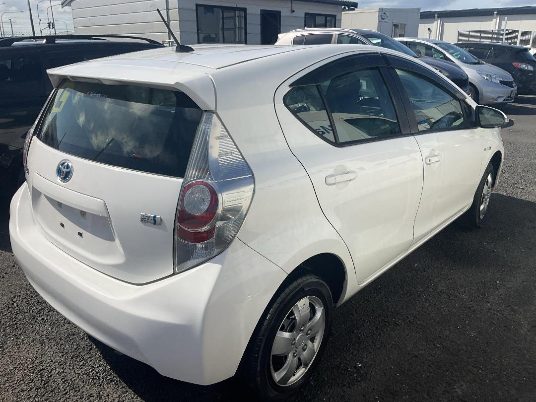 Photo '5' of Toyota Aqua Hybrid