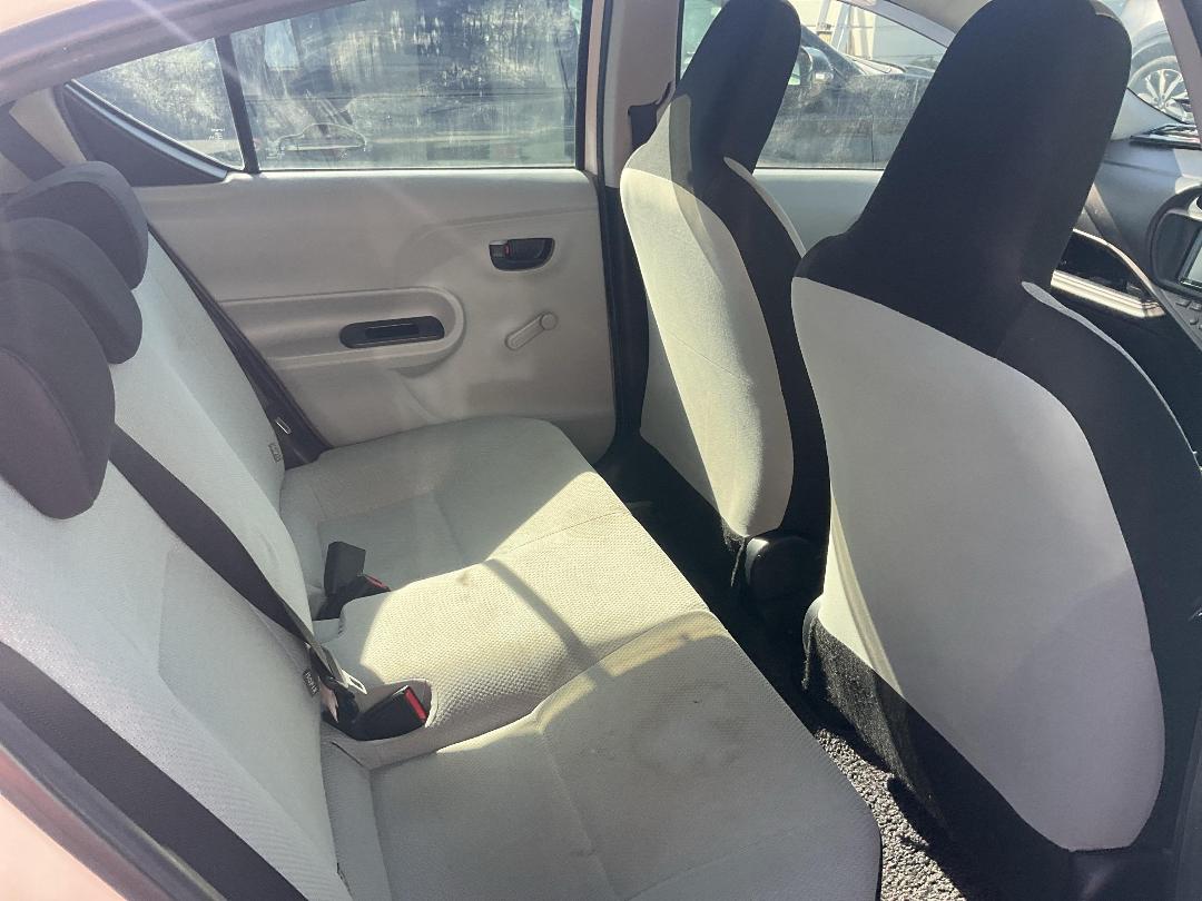 Photo '13' of Toyota Aqua Hybrid