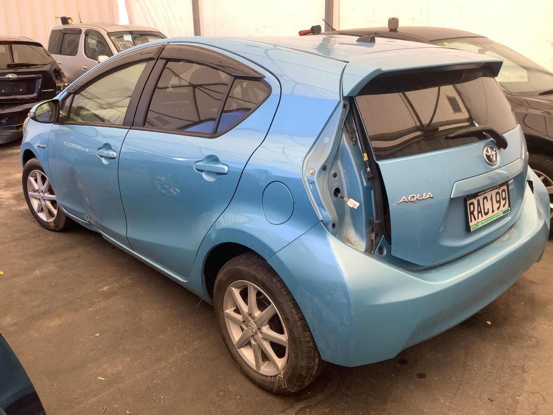 Photo '6' of Toyota Aqua