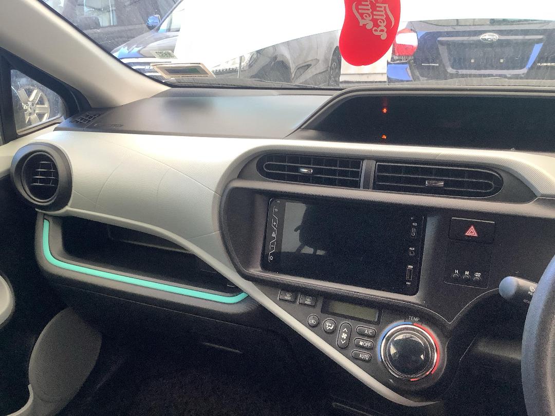 Photo '17' of Toyota Aqua