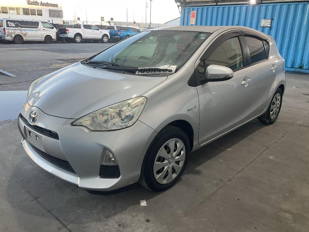 Photo '6' of Toyota Aqua Hybrid