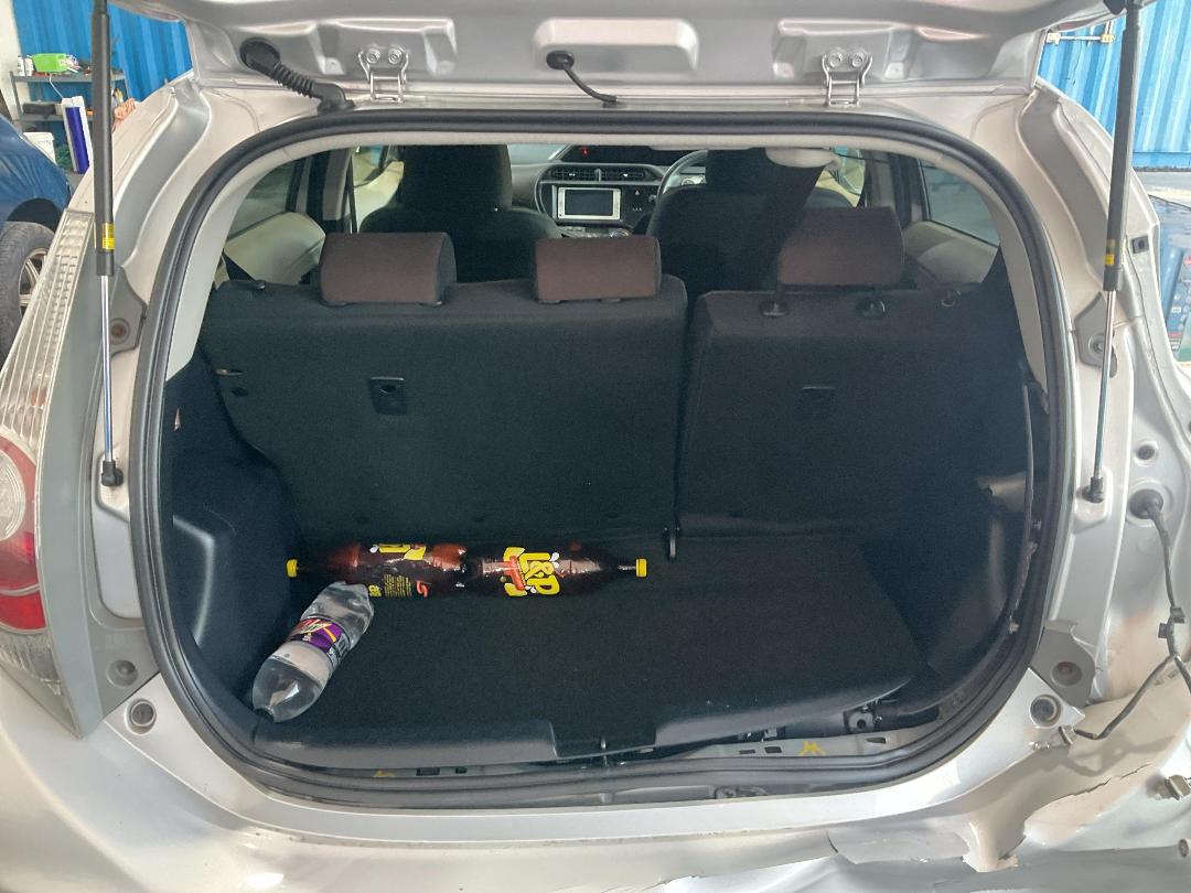 Photo '12' of Toyota Aqua Hybrid