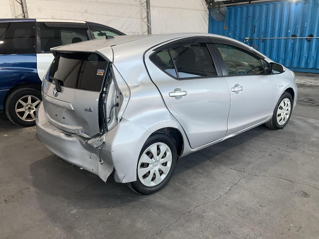 Photo '14' of Toyota Aqua Hybrid