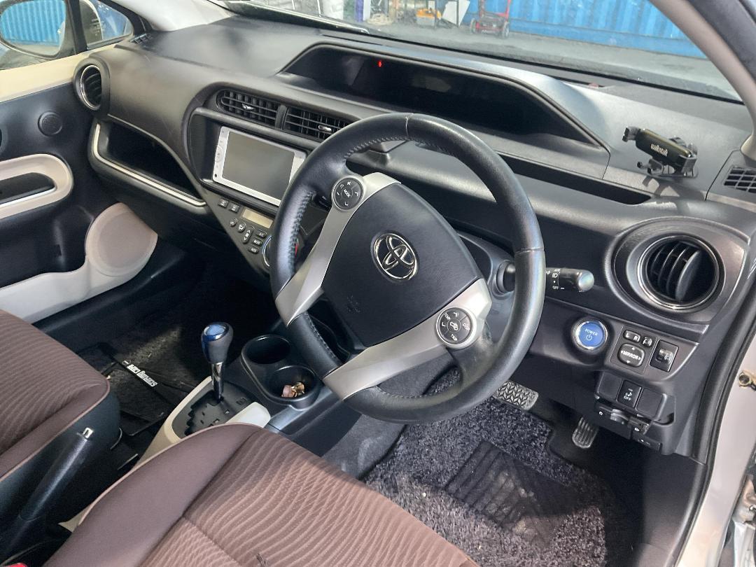 Photo '19' of Toyota Aqua Hybrid