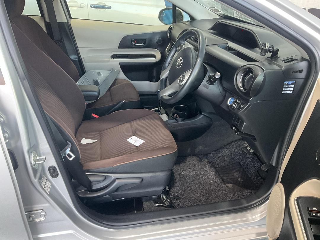 Photo '18' of Toyota Aqua Hybrid