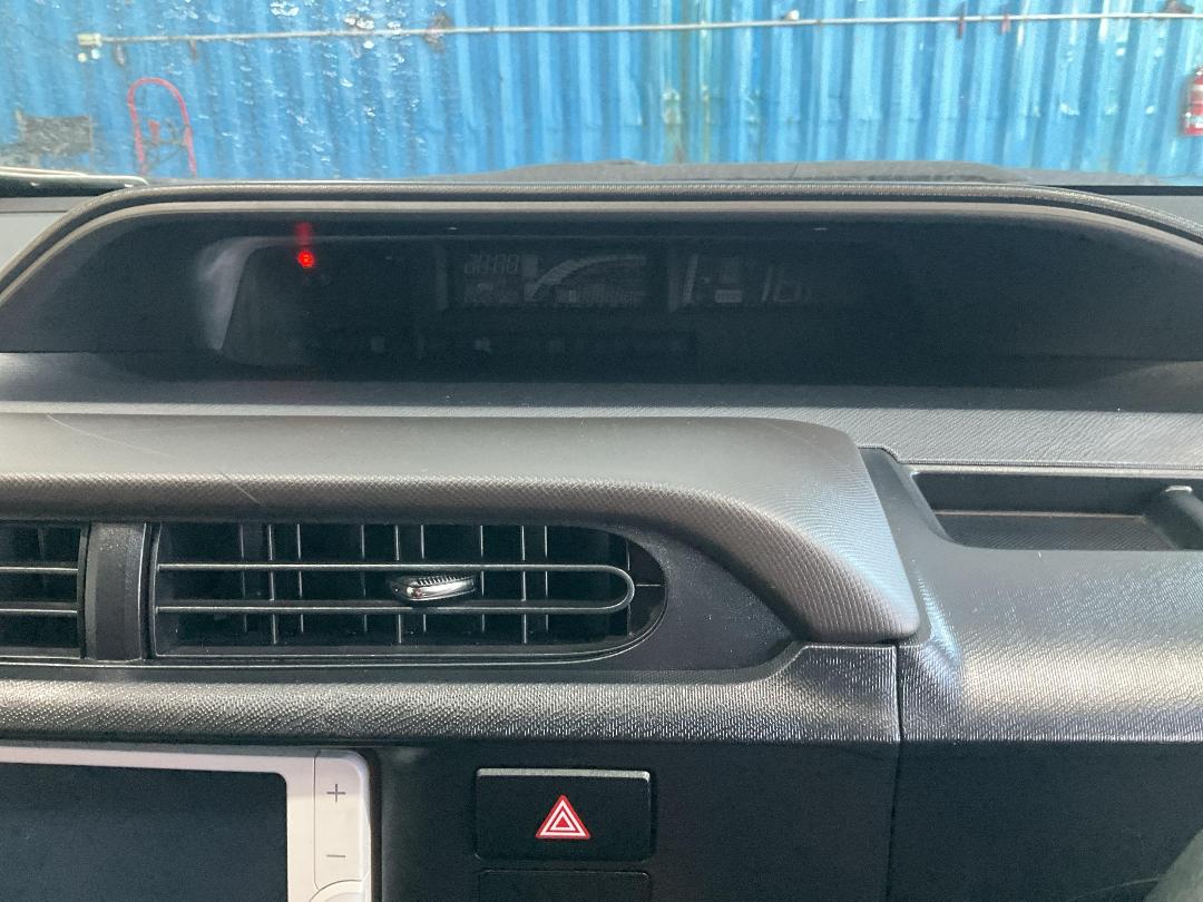 Photo '21' of Toyota Aqua Hybrid