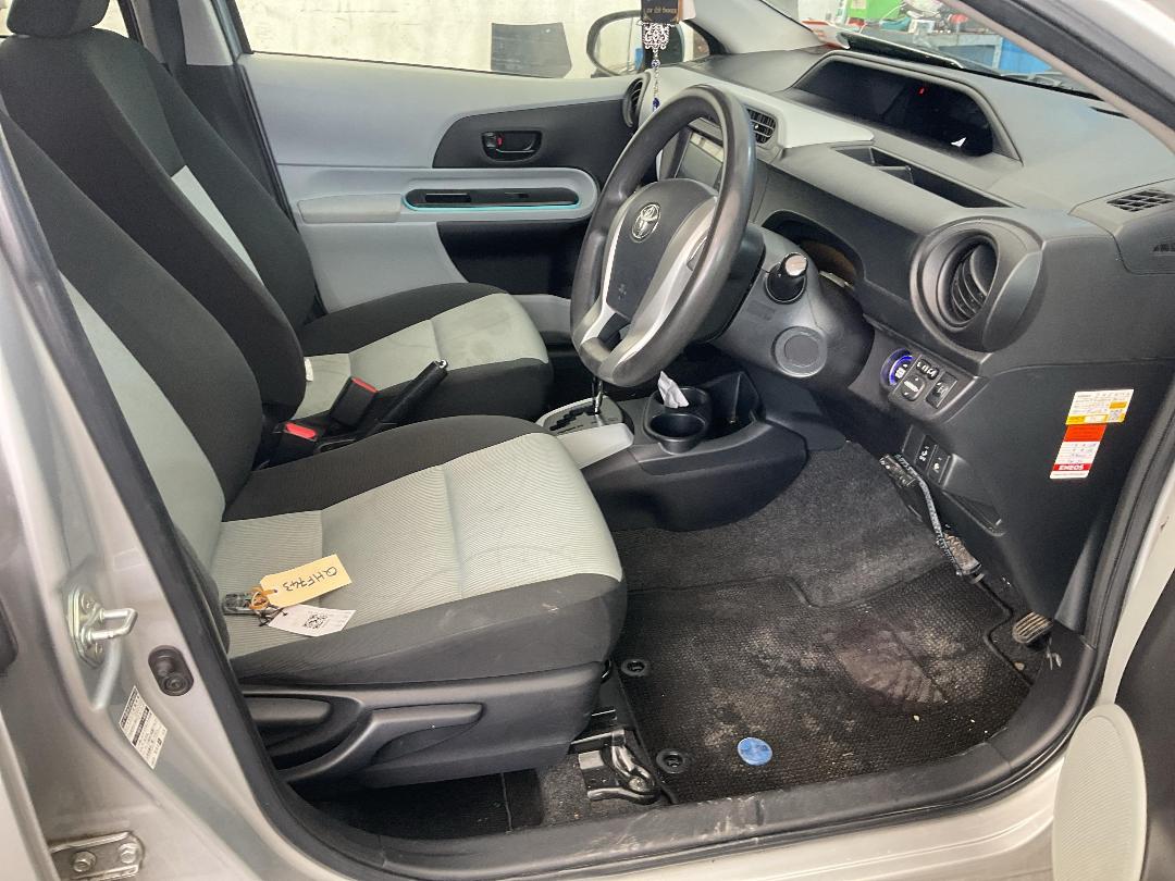 Photo '24' of Toyota Aqua