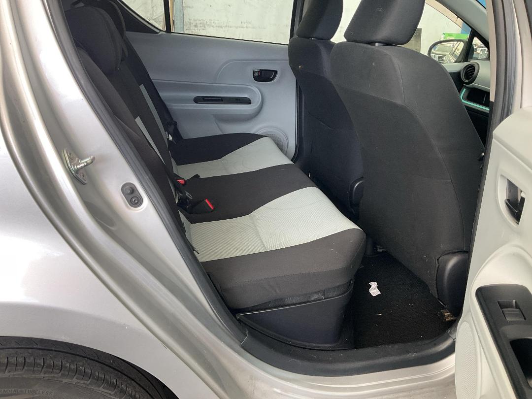 Photo '23' of Toyota Aqua