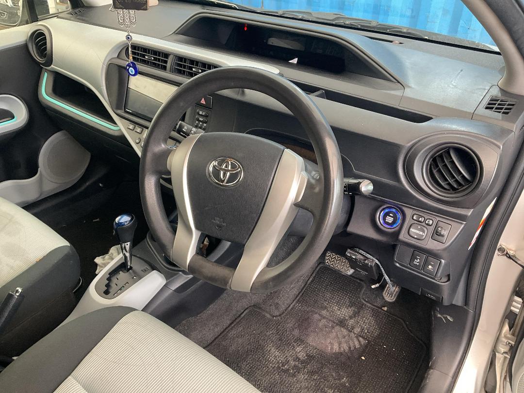 Photo '25' of Toyota Aqua