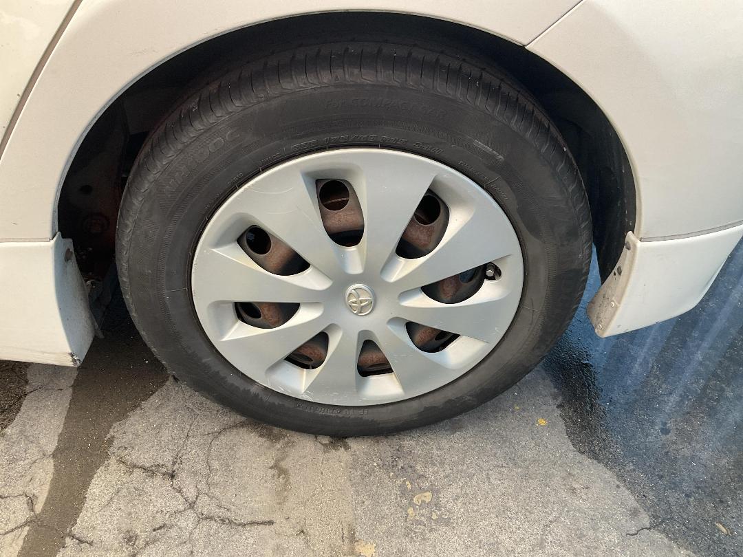 Photo '6' of Toyota Aqua Hybrid