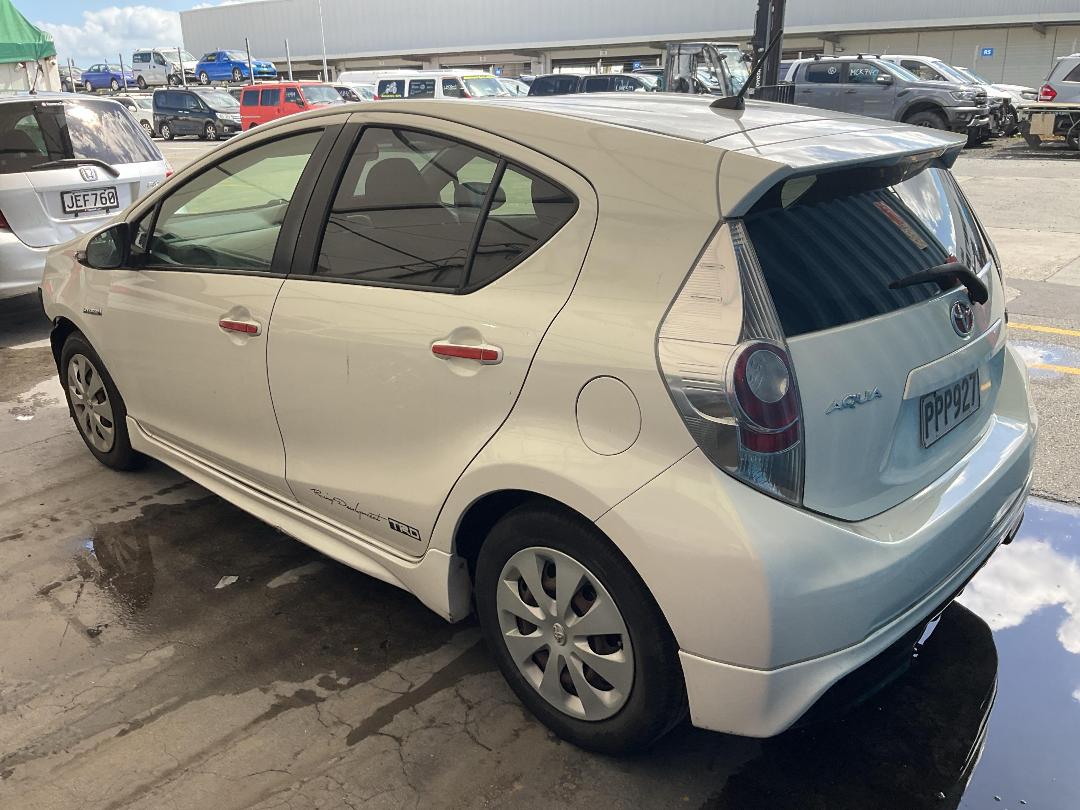 Photo '7' of Toyota Aqua Hybrid