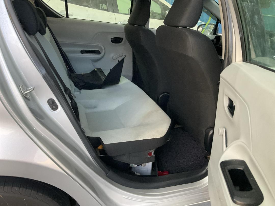 Photo '18' of Toyota Aqua Hybrid