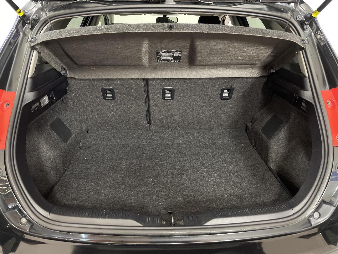 Photo '14' of Toyota Auris