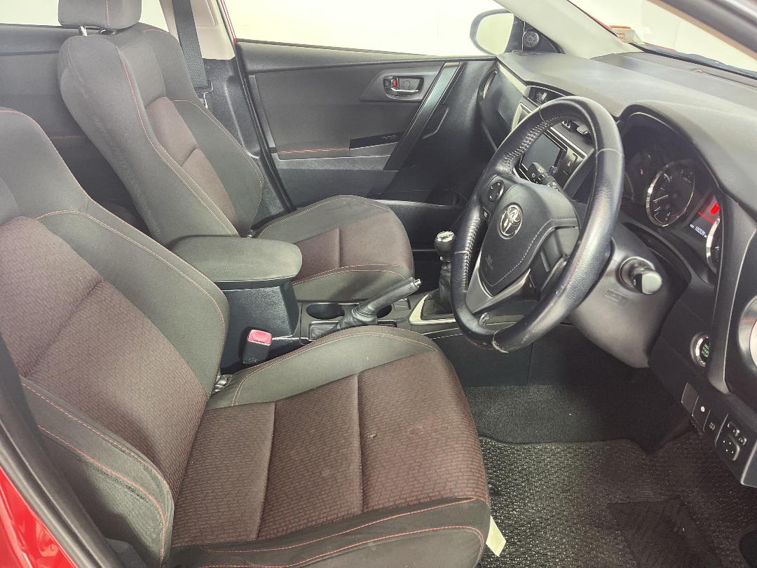 Photo '16' of Toyota Auris Photo '16' of Toyota Auris