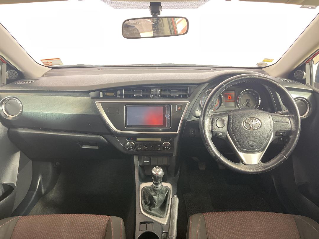 Photo '17' of Toyota Auris Photo '17' of Toyota Auris