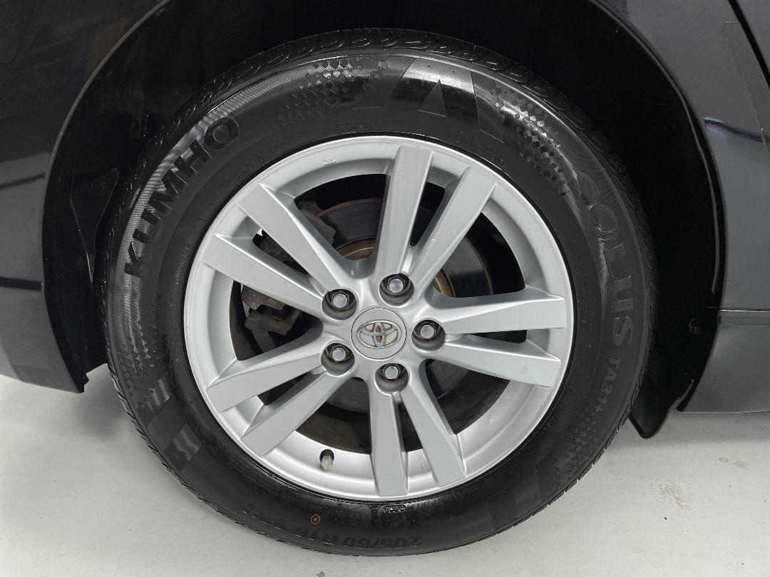 Photo '12' of Toyota Avensis