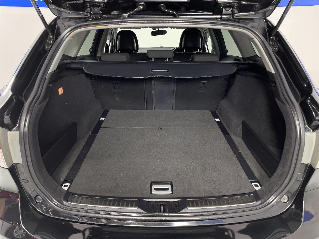 Photo '14' of Toyota Avensis