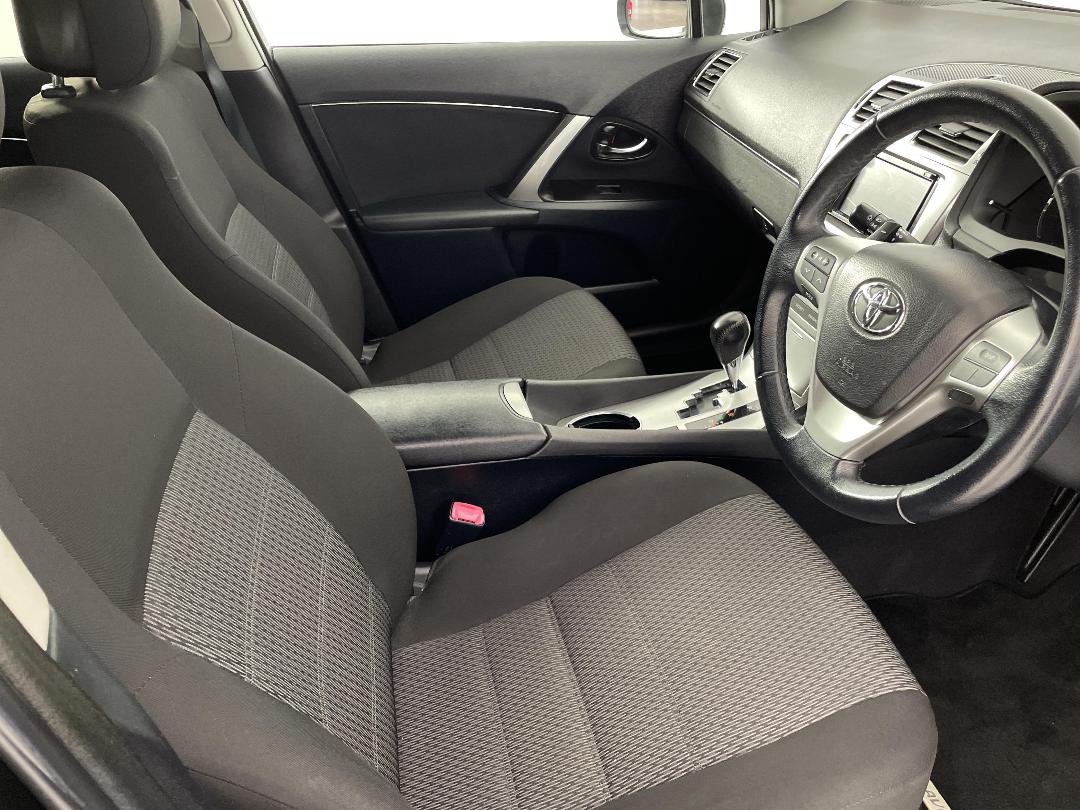 Photo '16' of Toyota Avensis