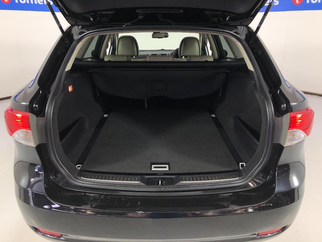 Photo '14' of Toyota Avensis