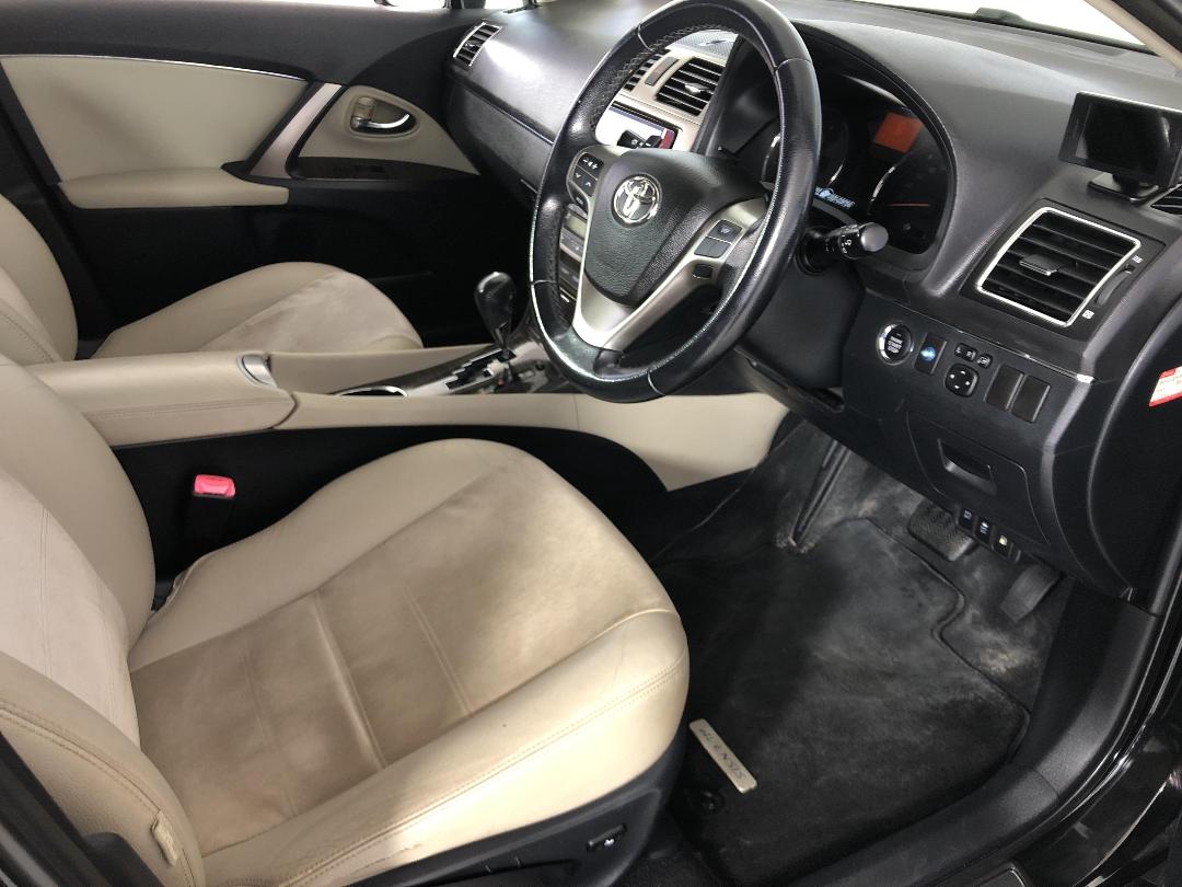 Photo '16' of Toyota Avensis