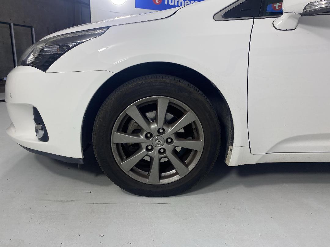 Photo '10' of Toyota Avensis