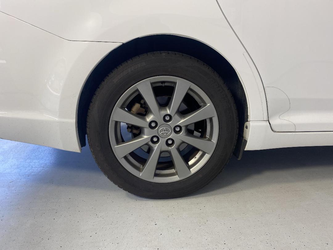 Photo '12' of Toyota Avensis