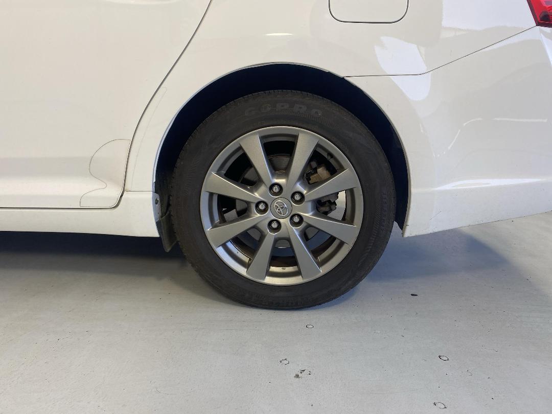 Photo '11' of Toyota Avensis