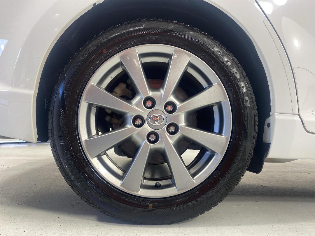 Photo '12' of Toyota Avensis