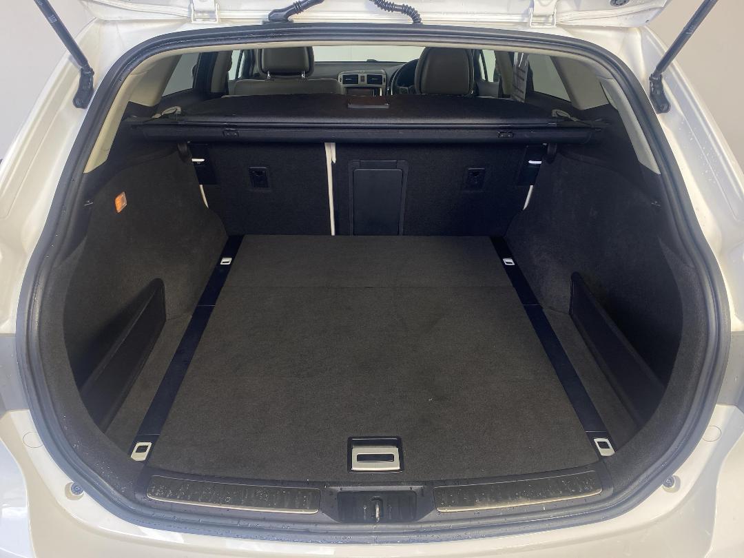 Photo '14' of Toyota Avensis