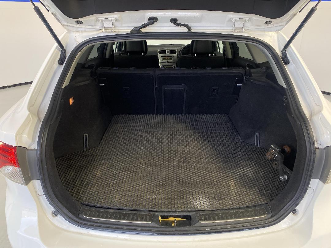 Photo '14' of Toyota Avensis