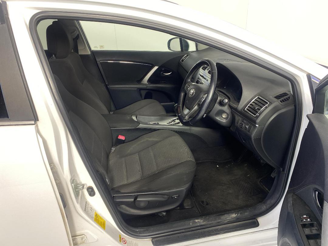 Photo '16' of Toyota Avensis