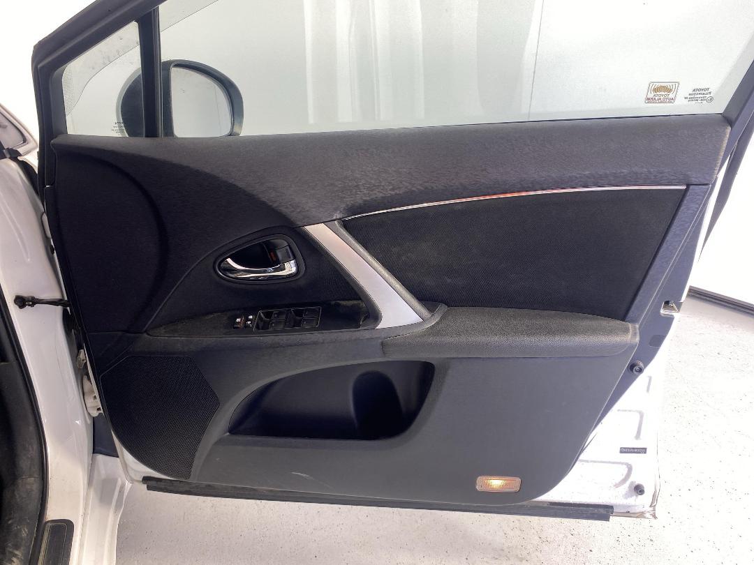 Photo '15' of Toyota Avensis