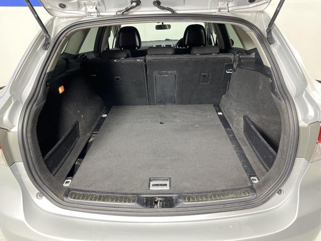 Photo '14' of Toyota Avensis