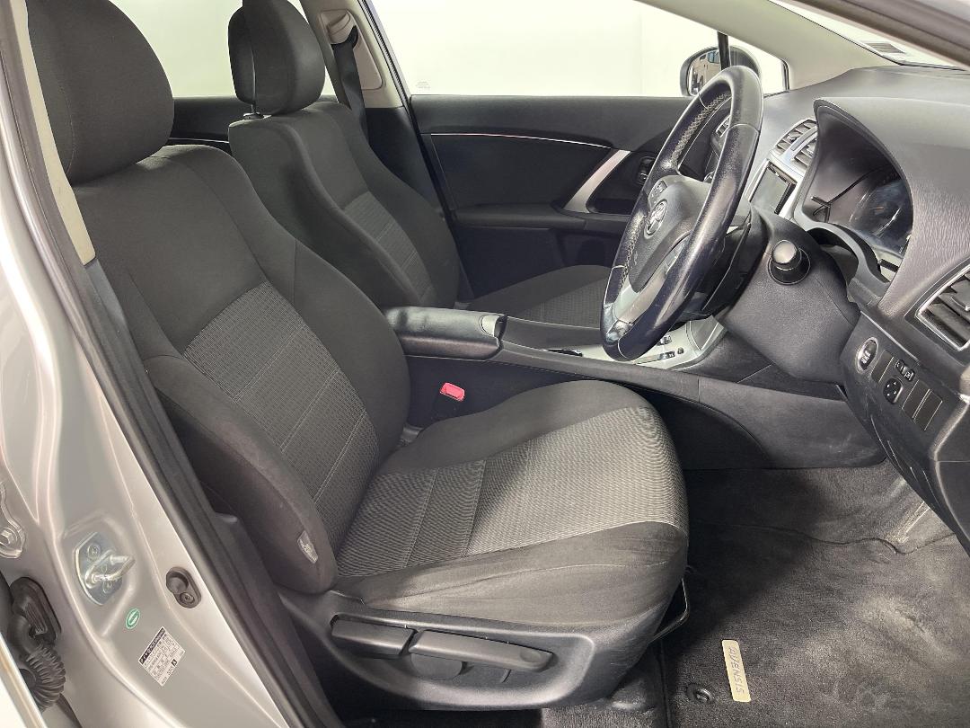 Photo '16' of Toyota Avensis