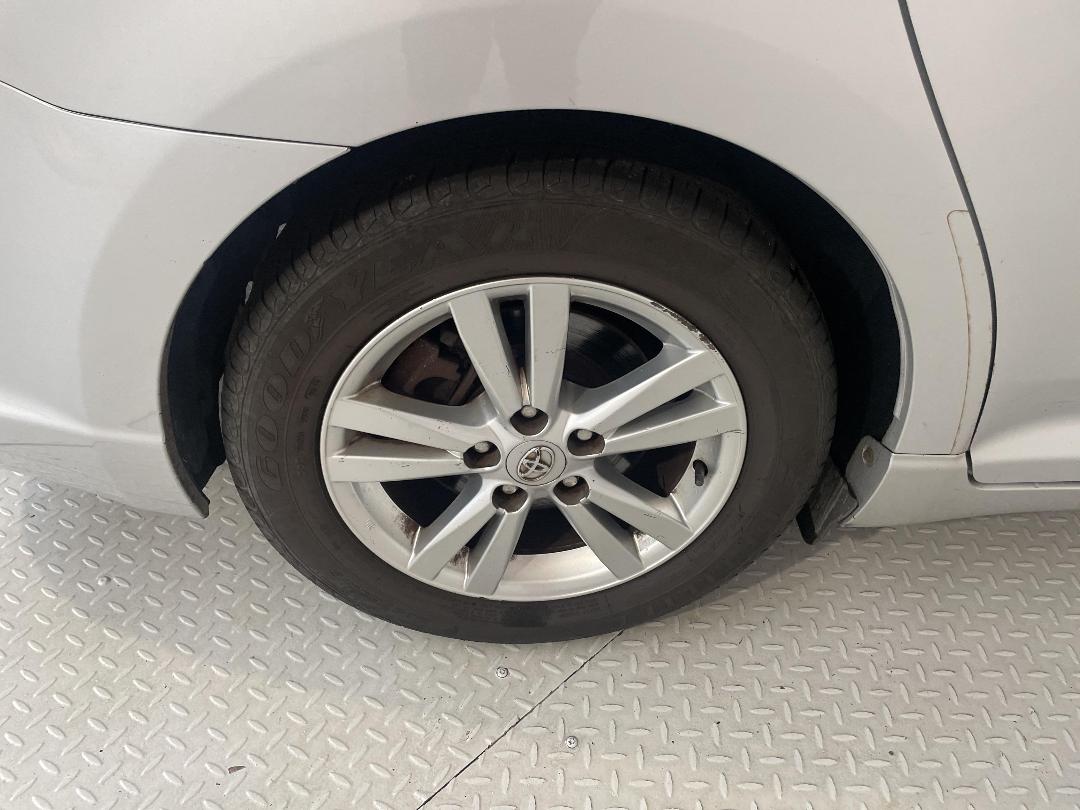 Photo '12' of Toyota Avensis