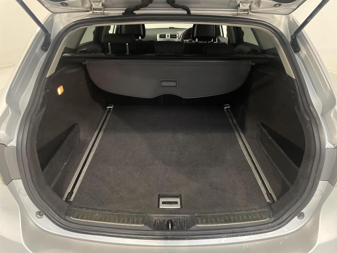 Photo '14' of Toyota Avensis