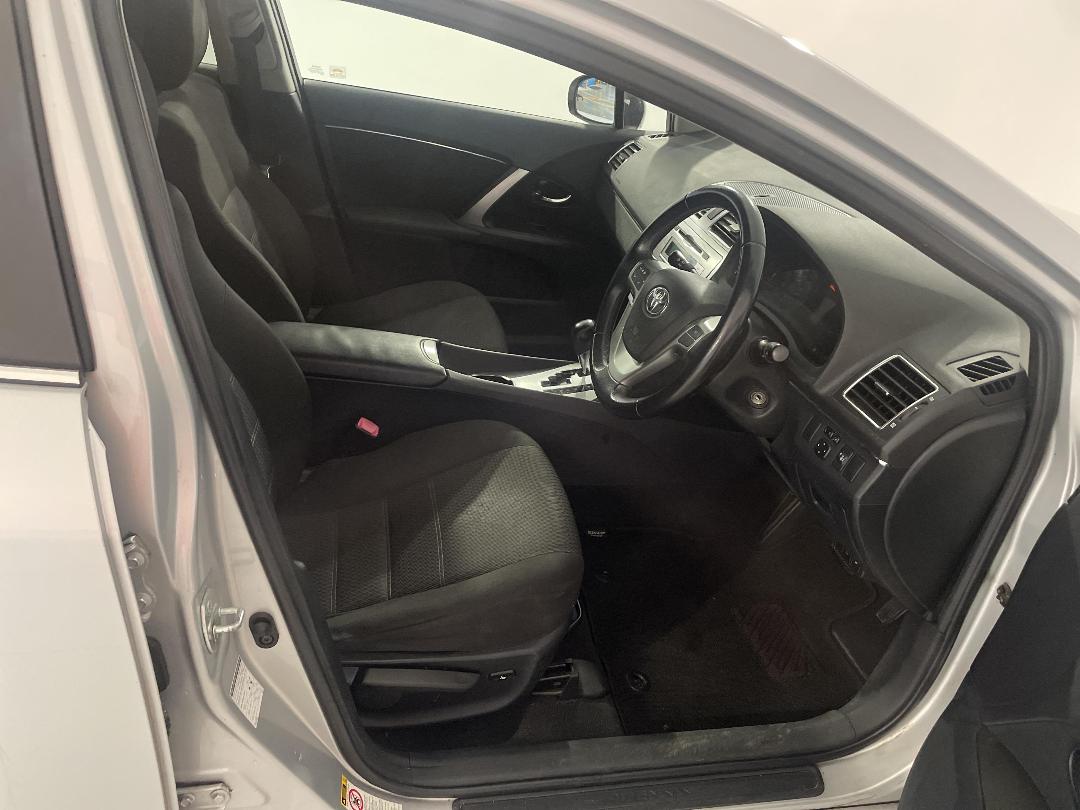 Photo '16' of Toyota Avensis