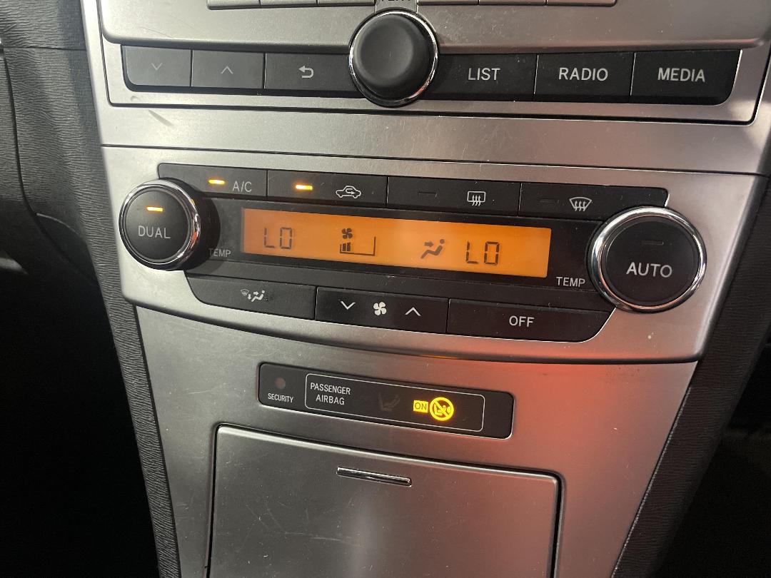 Photo '30' of Toyota Avensis